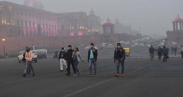 Delhi Weather: सर्द होने लगी दिल्ली, आसमान साफ लेकिन बढ़ रहा प्रदूषण