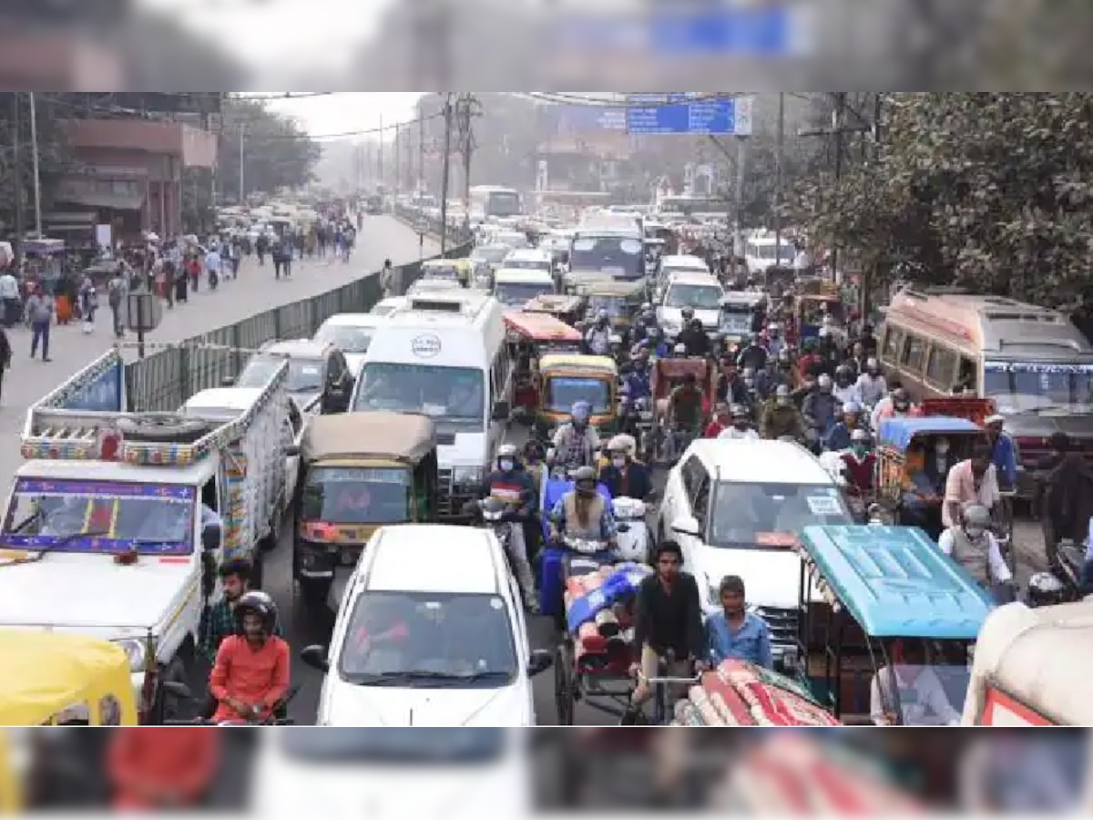 पटना की सड़कों पर दौड़ रही अनफिट गाड़ियां (फाइल फोटो) 