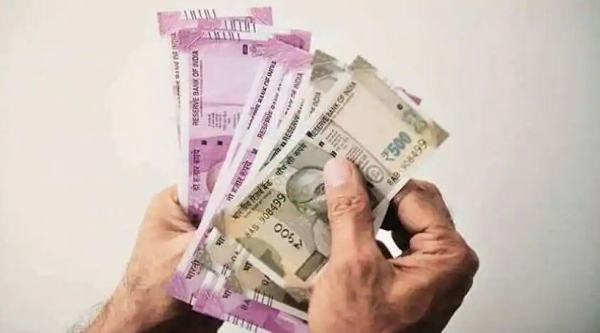 Atal Pension Yojana: बुढ़ापे में पैसे के लिए नहीं फैलाना पड़ेगा हाथ, मामूली बचत पर मिलेंगे ₹60 हजार