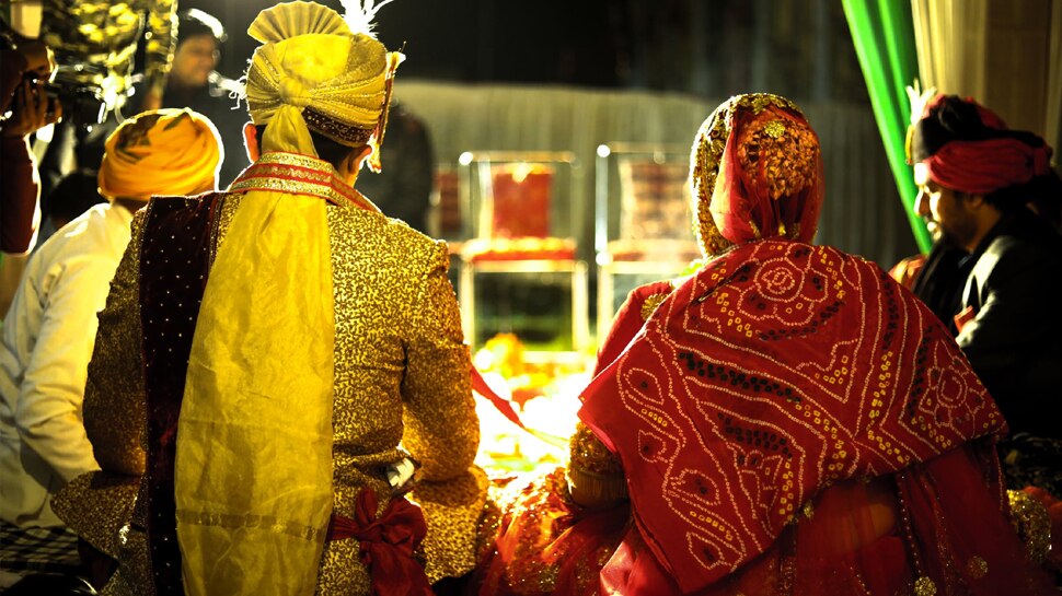 पत्नी की बात सुन पिघला पति का दिल, खुद बॉयफ्रेंड ढूंढ कर करा दी शादी