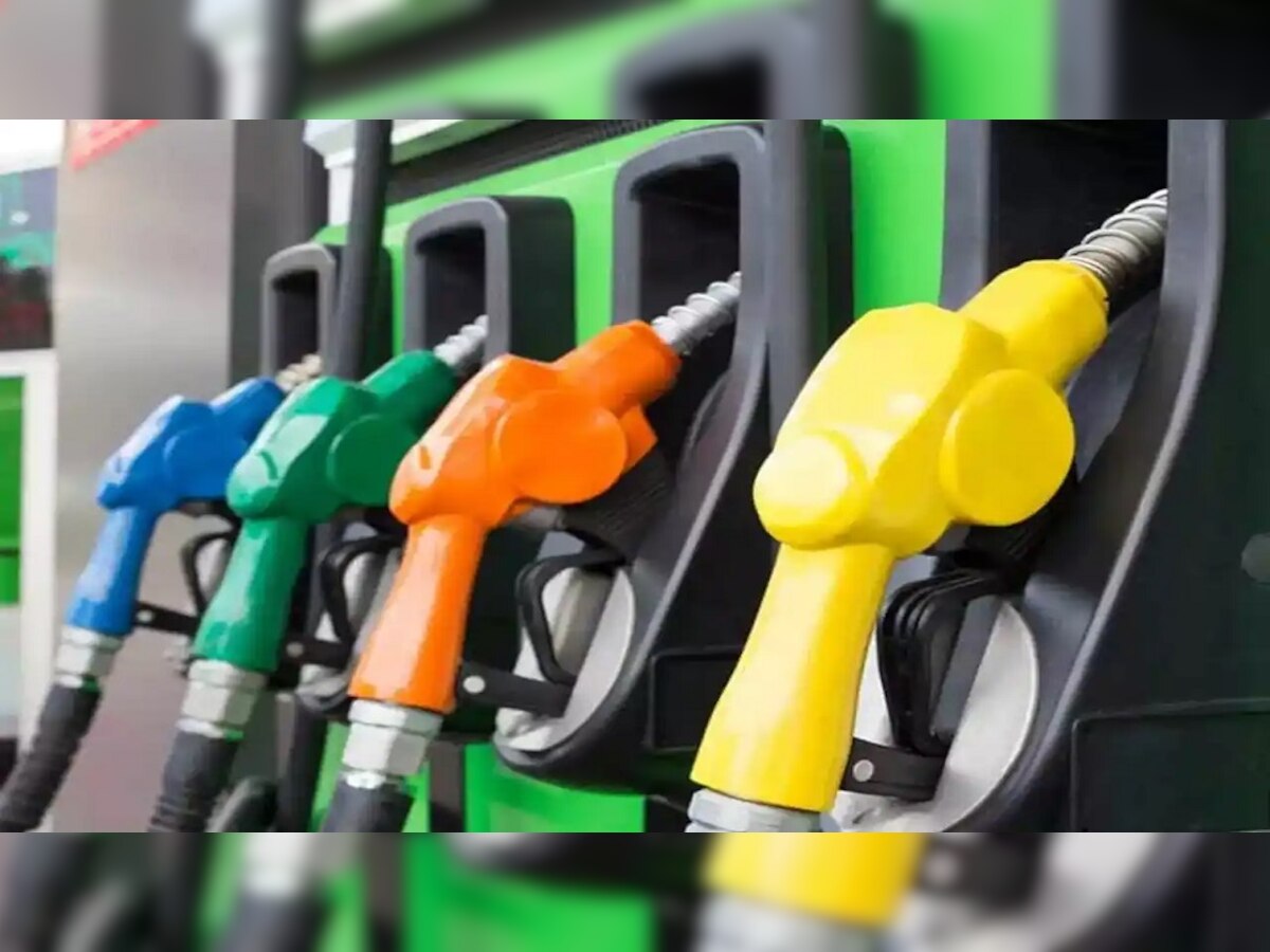 Petrol Diesel Price: छोटी दिवाली के दिन राहत, लगातार बढ़ रहे पेट्रोल-डीजल के दाम पर लगा ब्रेक, जानें अब क्या हैं रेट?