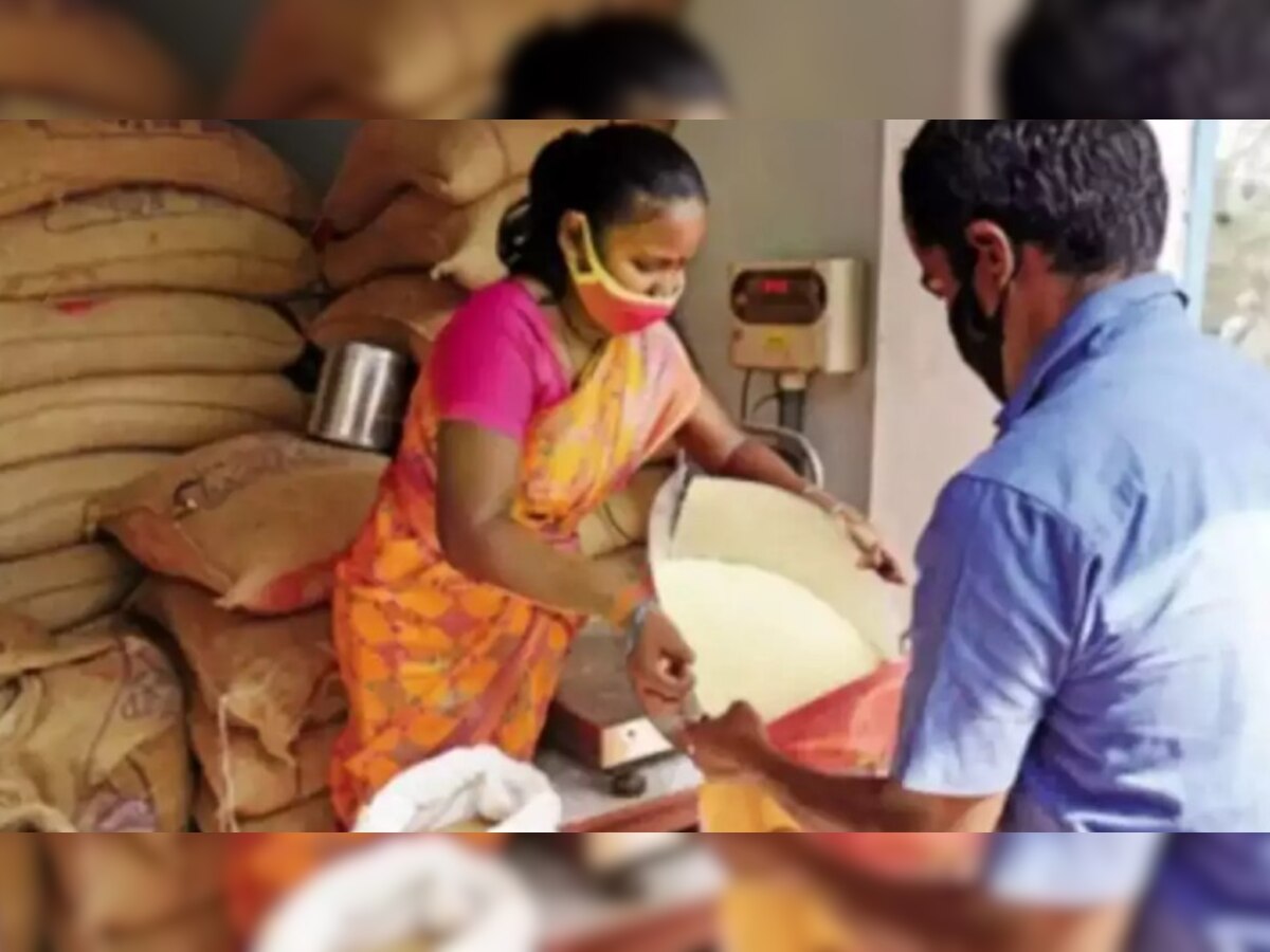 UP Free Ration: आज से शुरू हुआ मुफ्त अनाज वितरण, इन कार्डधारकों को मिलेगी चीनी भी