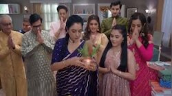 अनुज का हाथ थामकर नए घर में जाएगी अनुपमा, बा-काव्या मिलकर चलेंगे नई चाल