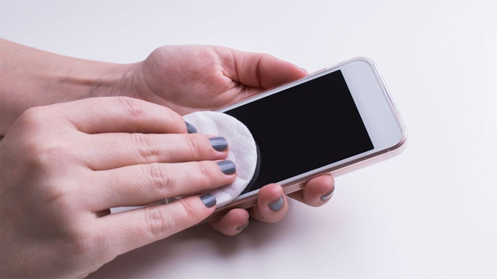 आपका Smartphone है खतरनाक कीटाणुओं का घर! Covid19 जैसी बीमारियों से बचने के लिए उठाएं ये कदम