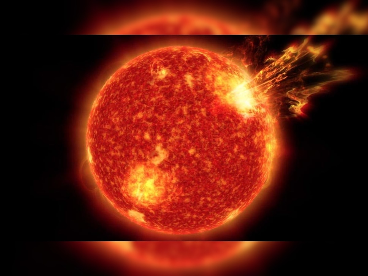 Solar Flare: सूरज से निकल रहीं भयानक लपटें, क्या धरती पर मंडरा रहा तबाही का खतरा?