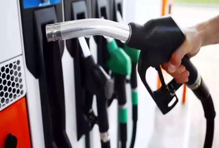 पंजाब सरकार ने भी घटाई पेट्रोल-डीजल की कीमतें, आज रात से लागू होंगे नए रेट