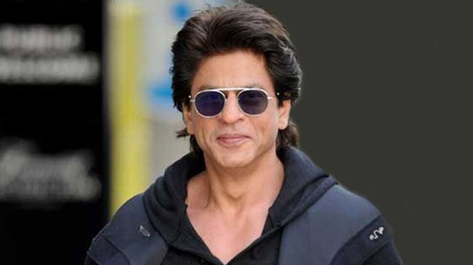 फोटोग्राफर्स को देखकर शाहरुख खान ने की ऐसी 'हरकत', कैमरे में कैद हो गया सब कुछ