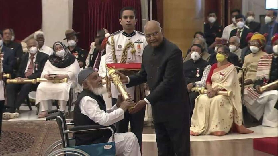 President gave Padma Shri award to Sharif chacha of Ayodhya who called Messiah of unclaimed corpses | लावारिस लाशों के 'मसीहा' कहे जाने वाले अयोध्या के शरीफ चाचा को राष्ट्रपति ने दिया