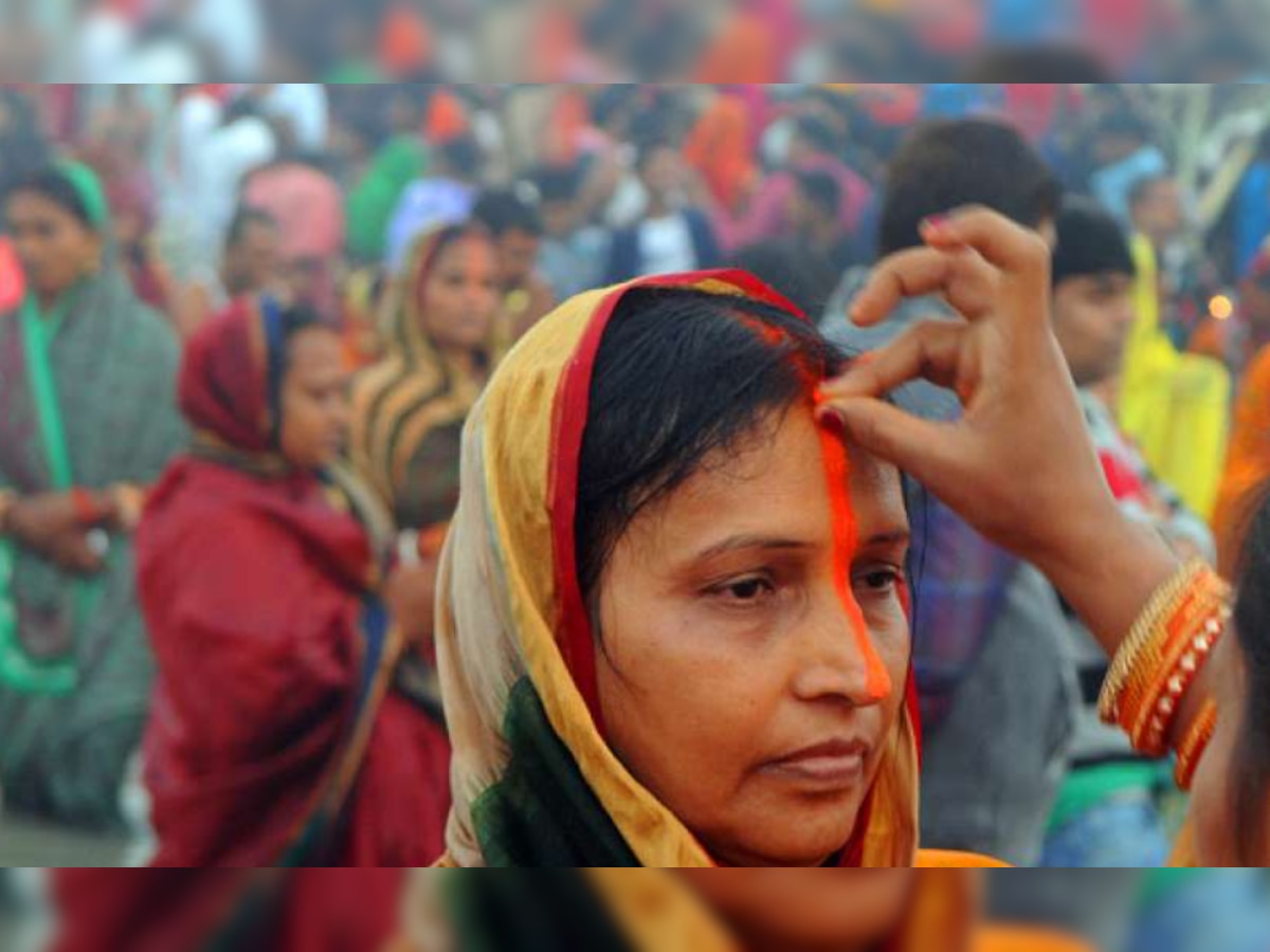 Chhath Puja: नाक तक लंबा सिंदूर क्यों लगाती हैं छठ व्रती महिलाएं, ये वजह नहीं जानते होंगे आप