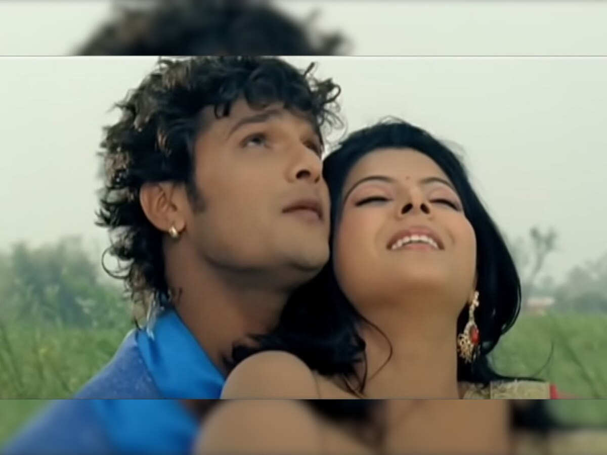 Khesari Lal Yadav और Smrithi Sinha का यह गाना Youtube पर मचा रहा बवाल