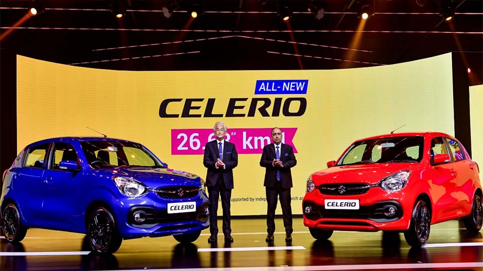 सेलेरियो कार को लांच करते कम्पनी के अधिकारी सेलेरियो कार को लांच करते कम्पनी के अधिकारी