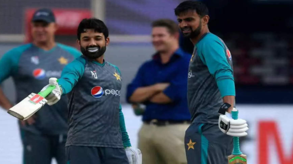 AUS के साथ मुकाबले से पहले PAK के लिए बुरी खबर, रिजवान-मलिक के खेलने पर संदेह, जानिए क्या है मामला AUS के साथ मुकाबले से पहले PAK के लिए बुरी खबर, रिजवान-मलिक के खेलने पर संदेह, जानिए क्या है मामला