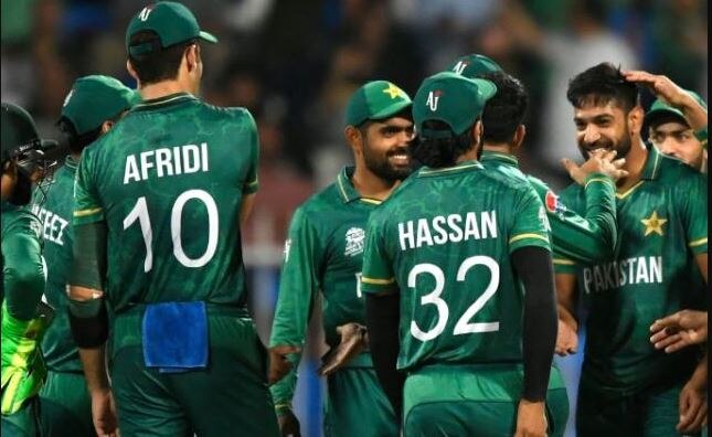 T20 World Cup के सेमीफाइनल मैच में हारा पाकिस्तान, कोई रोया तो किसी ने लिए मजे