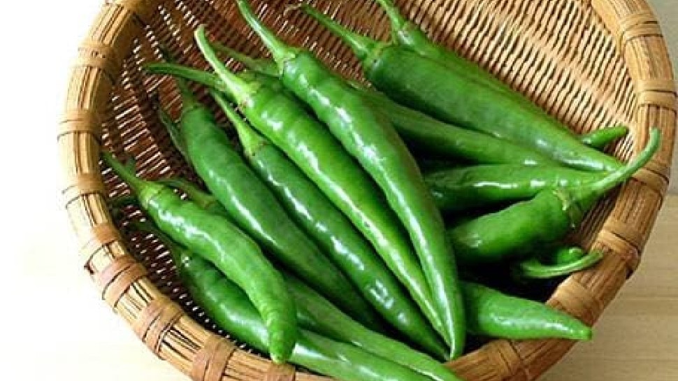 Amazing benefits of eating green chillies in cold weather janiye hari mirch  ke fayde brmp | Green chillie benefits : सर्दियों में रोज खाएं 1 हरी मिर्च,  कई बीमारियां रहेंगी दूर, यह