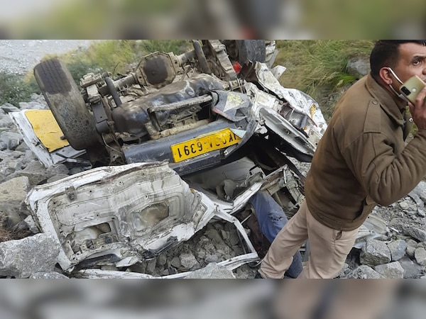 वैन हादसे का शिकार 