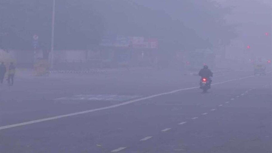 दिल्ली NCR में अब भी प्रदूषण का कहर, स्कूल बंद, लॉकडाउन लगाने पर विचार 