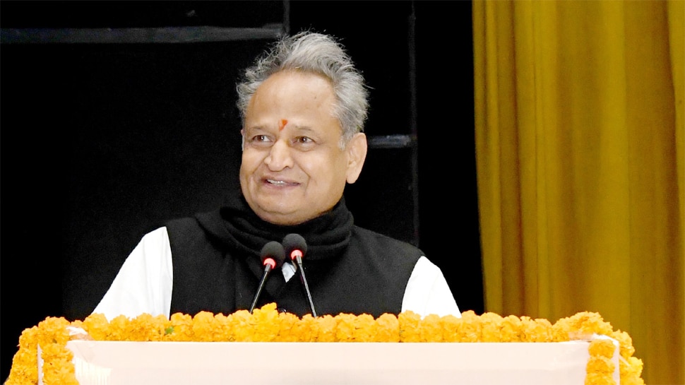 CM गहलोत ने मंच से जोश में पूछ लिया ऐसा सवाल, जवाब सुनकर उतर गया चेहरा