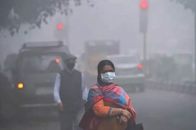 Delhi Pollution: दिल्ली-एनसीआर में प्रदूषण से सांसों का संकट जारी, इस तारीख तक नहीं सुधरेगा AQI
