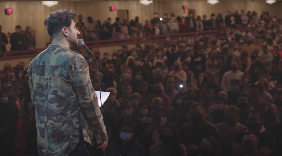 कॉमेडियन वीर दास ने अमेरिका में भारत को लेकर पढ़ी विवादित कविता, मच गया हंगामा कॉमेडियन वीर दास ने अमेरिका में भारत को लेकर पढ़ी विवादित कविता, मच गया हंगामा