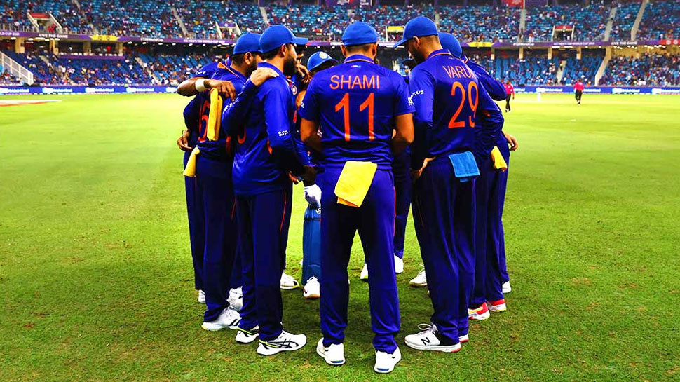IPL में महज 10 मैच खेलकर मिला मौका, Team India के प्लेइंग इलेवन में हुई सरप्राइज एंट्री