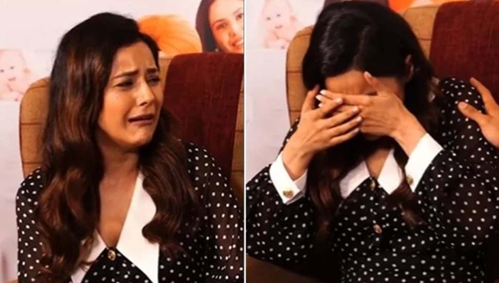 Sidharth से जुड़े सवाल पर फूट-फूटकर रोने लगी शहनाज़, देखिए भावुक कर देने वाला VIDEO Sidharth से जुड़े सवाल पर फूट-फूटकर रोने लगी शहनाज़, देखिए भावुक कर देने वाला VIDEO