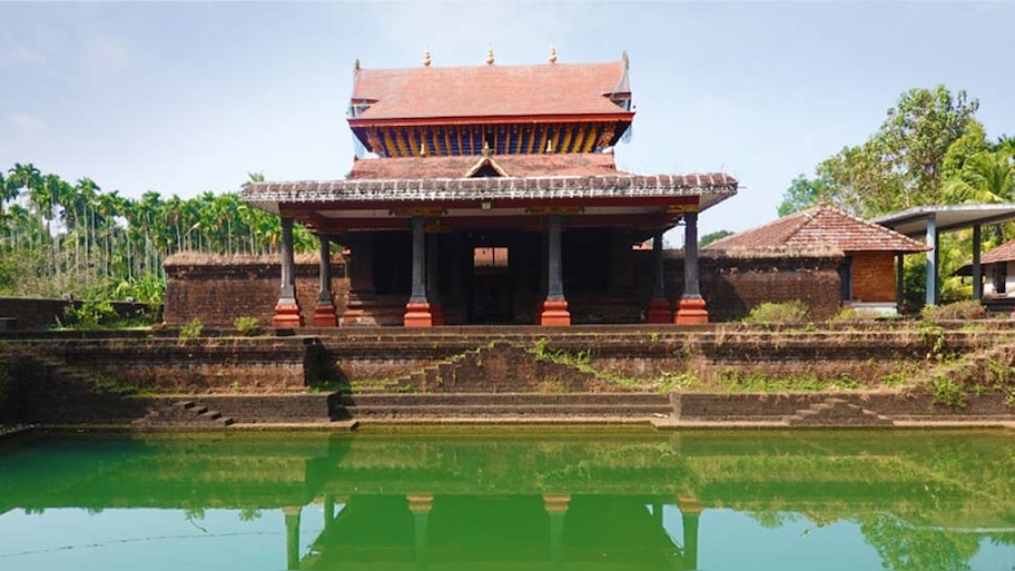प्रसाद देते वक्त जाति का नाम लेकर दी जाती है आवाज; दलितों ने जताया ऐतराज 