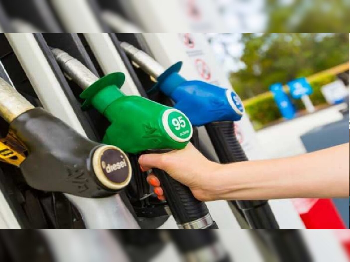 Petrol Price Today: पेट्रोल-डीजल पर राहत, फटाफट जानें नोएडा-लखनऊ में कितने रुपये लीटर मिल रहा तेल?