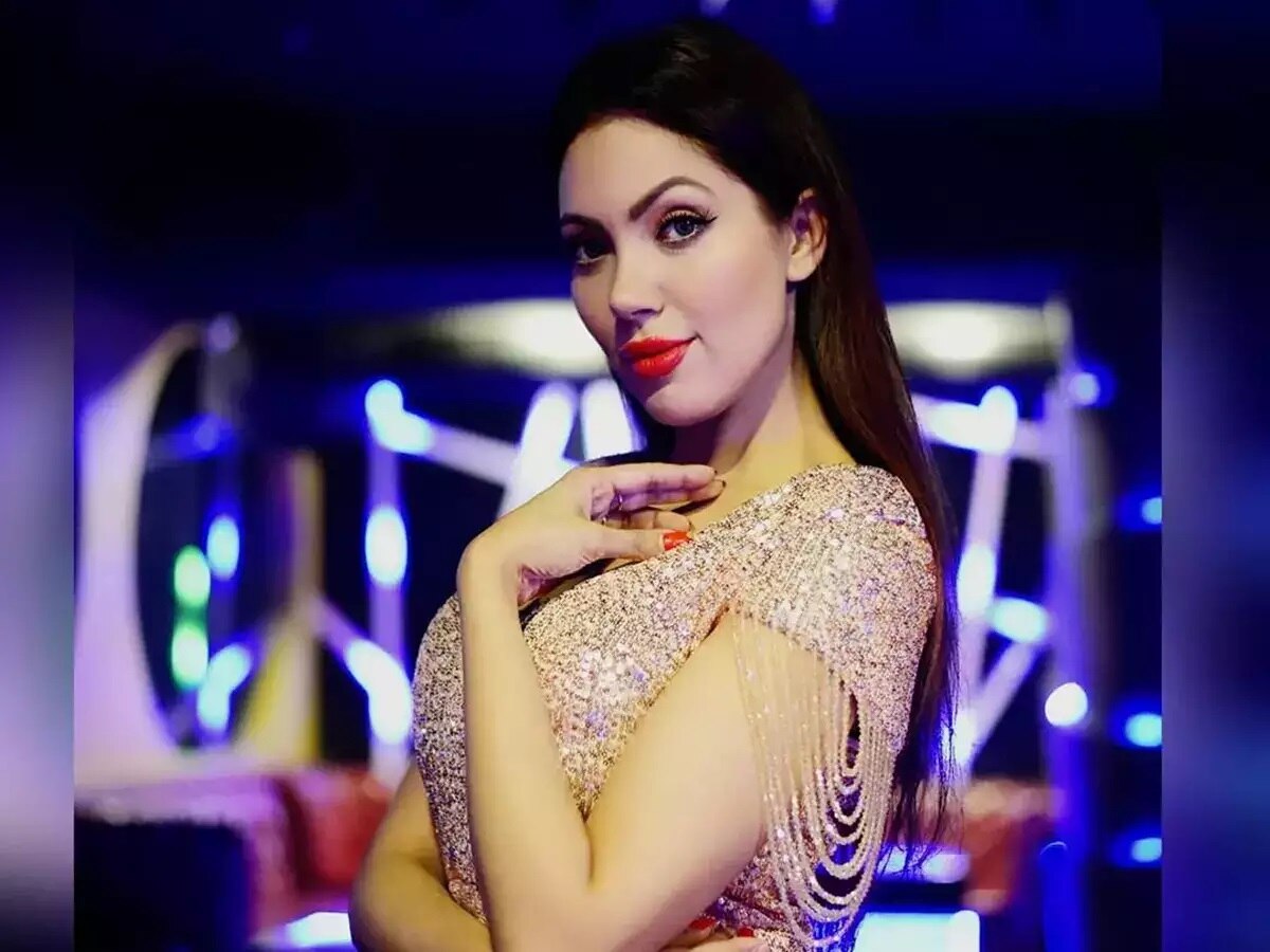 'बबीता जी' ने ब्लैक शॉर्ट्स पहनकर किया धमाकेदार डांस, बोल्डनेस देख रह जाएंगे हैरान