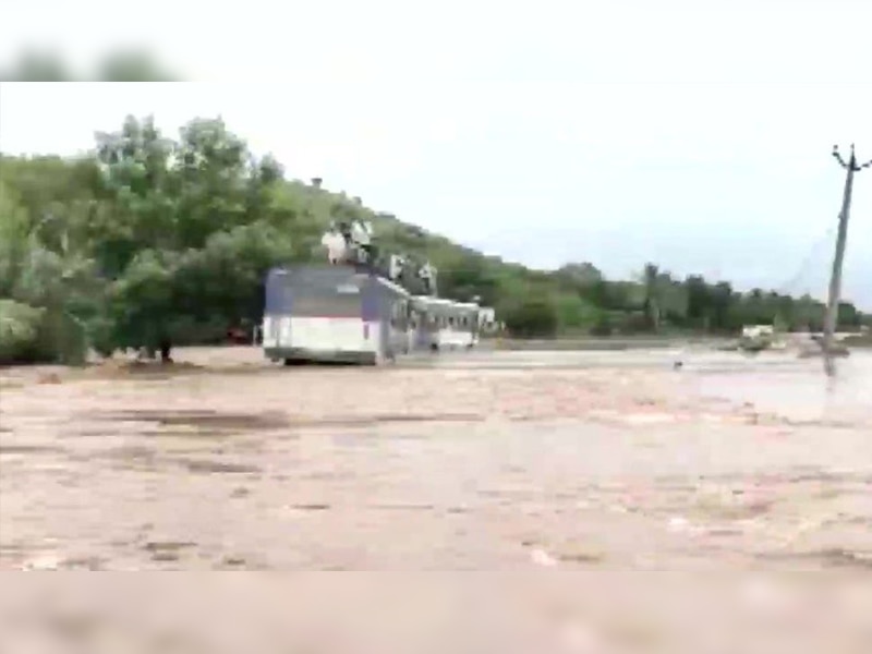 Flodd situation andhra pradesh, ysr chief and cm jagan mohan reddy took ...