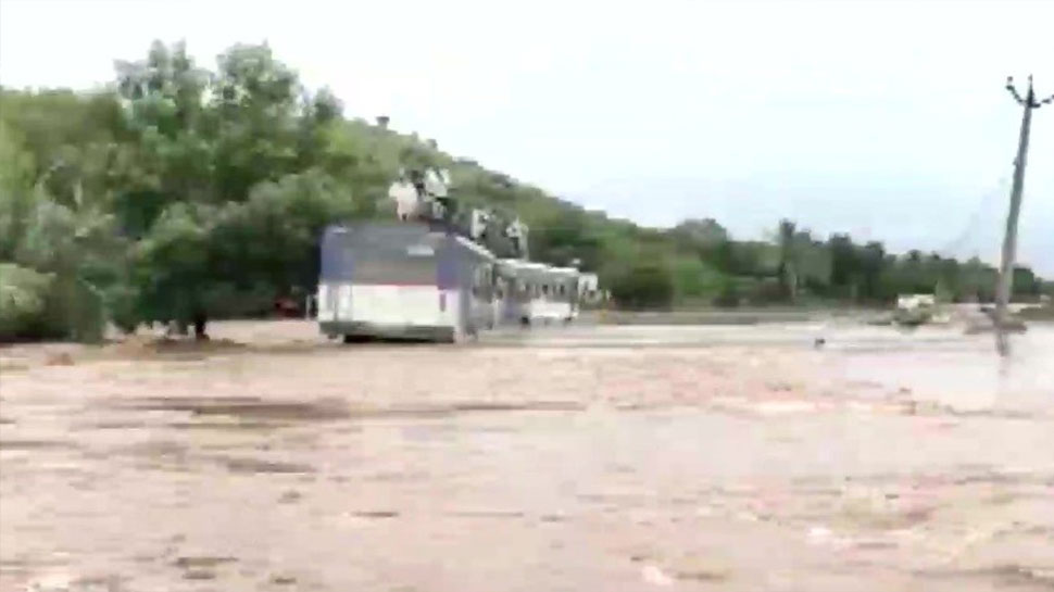 Flodd situation andhra pradesh, ysr chief and cm jagan mohan reddy took ...