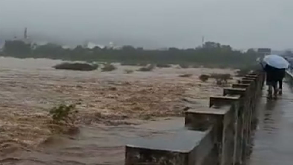 Flodd situation andhra pradesh, ysr chief and cm jagan mohan reddy took ...