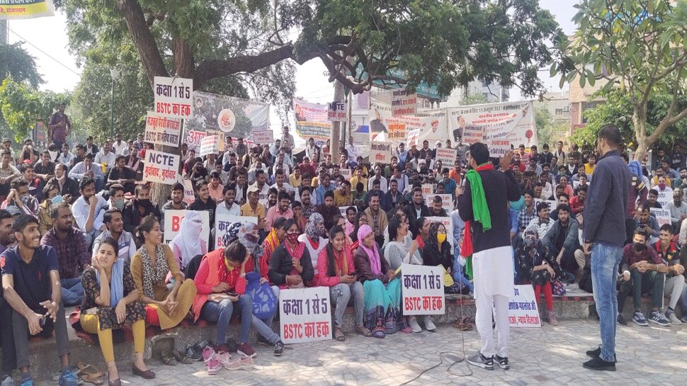 BSTC अभ्यर्थियों का धरना आज 42वें दिन भी जारी, रीट लेवल-1 से बीएड धारियों को बाहर करने की है मांग
