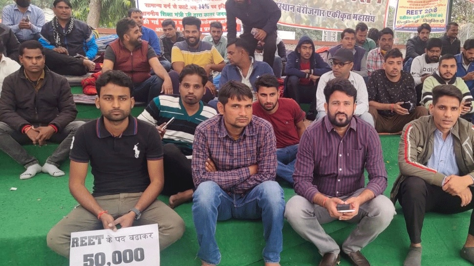 बड़ी संख्या में बेरोजगार करेंगे UP कूच, प्रियंका और राहुल गांधी की सभाओं में महापड़ाव की चेतावनी