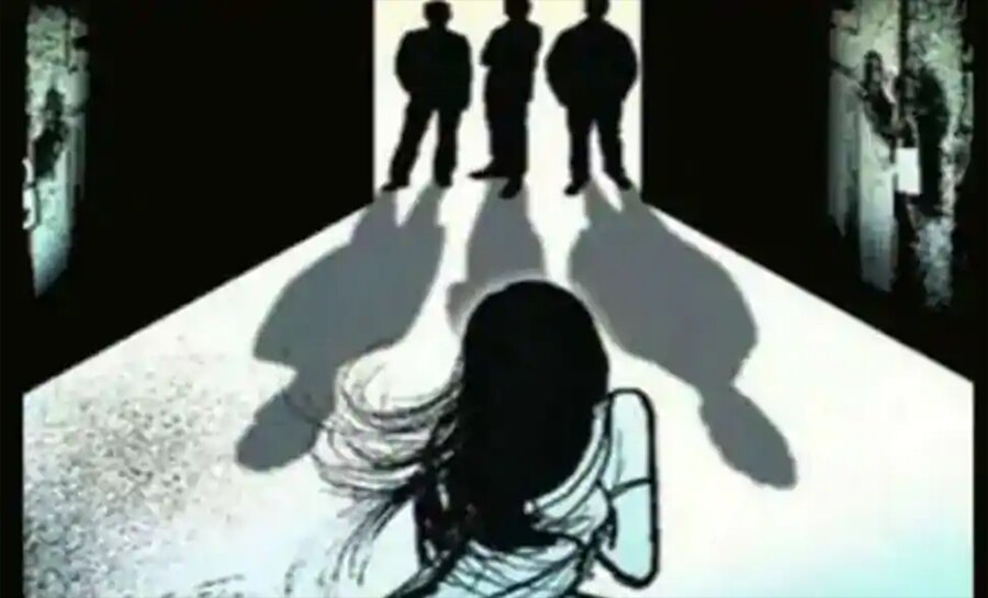 बार में घुसे युवक, महिला को घसीटकर बाहर निकाला और पार की हैवानियत की हद