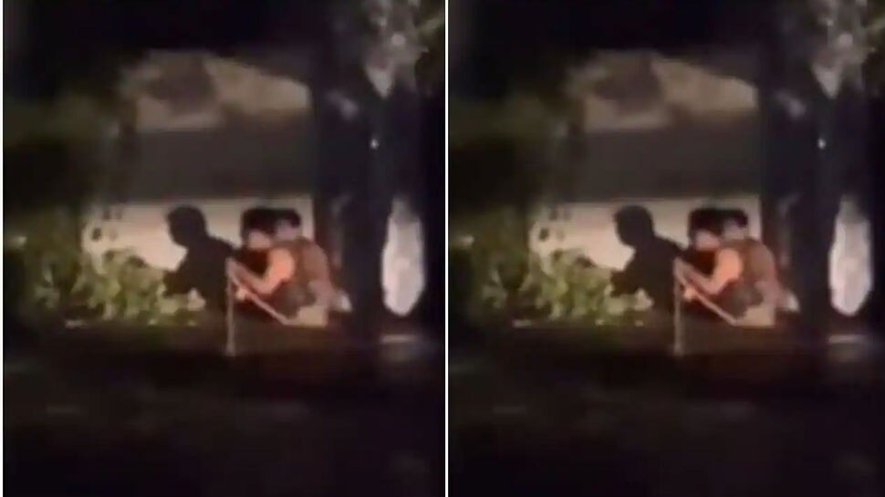 पुल पर बाइक के साथ बहा पुजारी, TI ने जान की बाजी लगाकर बचाया; देखिए VIDEO