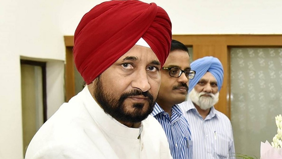 CM चन्नी ने ऑटो ड्राइवर्स को दिया यह तोहफा, केजरीवाल के 'ऑटो संवाद प्रोग्राम' का असर