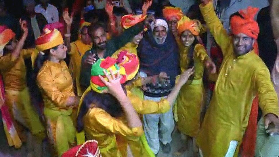 6 sisters marriage function together in jhunjhunu|स्कूल बस चलाकर पिता ने एक  साथ पीले किए 6 बेटियों के हाथ, एक ही मंडप में हुए सबके फेरे| Hindi News,  जयपुर