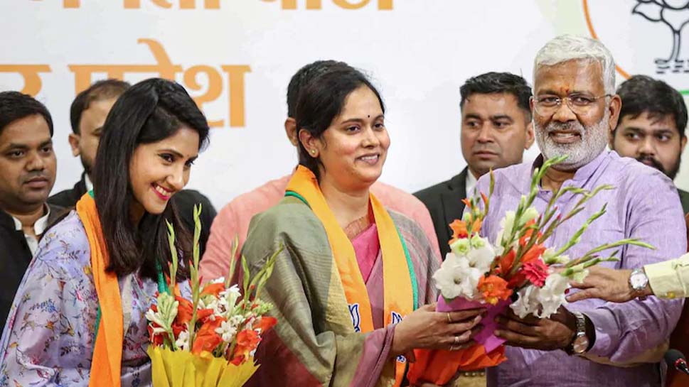 UP Assembly Election: Congress MLA अदिति सिंह और BSP MLA वंदना सिंह BJP में शामिल