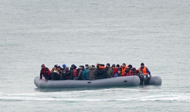 इंग्लिश चैनल में नाव डूबी, फ्रांस से ब्रिटेन जा रहे 31 प्रवासियों की मौत