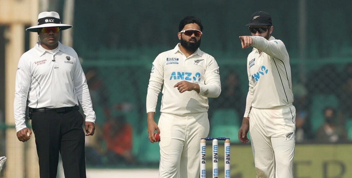 IND vs NZ: धोखेबाजी पर उतरा न्यूजीलैंड का ये बॉलर, अंपायर ने बीच मैदान पर लगाई फटकार