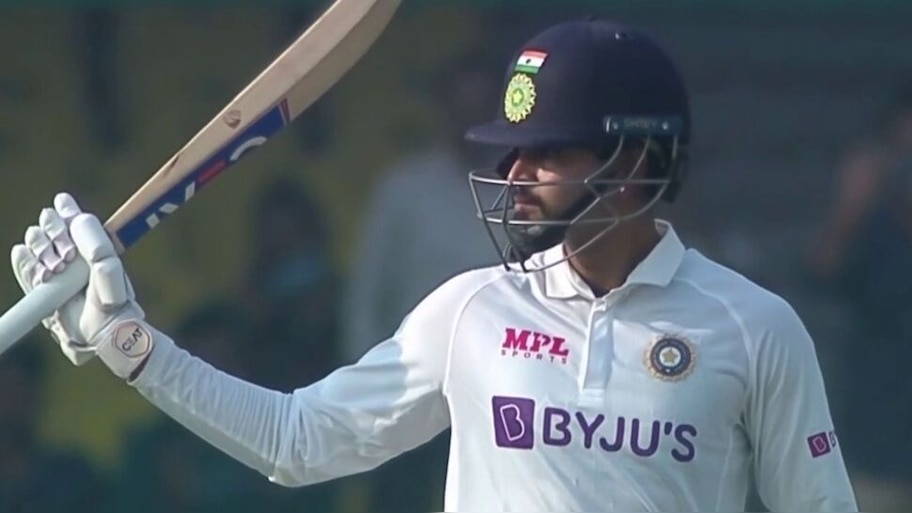 India vs New Zealand: भारत की पहली पारी 345 रनों पर सिमटी, श्रेयस अय्यर ने ठोका डेब्यू शतक