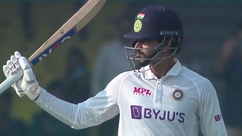India vs New Zealand: भारत की पहली पारी 345 रनों पर सिमटी, श्रेयस अय्यर ने ठोका डेब्यू शतक India vs New Zealand: भारत की पहली पारी 345 रनों पर सिमटी, श्रेयस अय्यर ने ठोका डेब्यू शतक