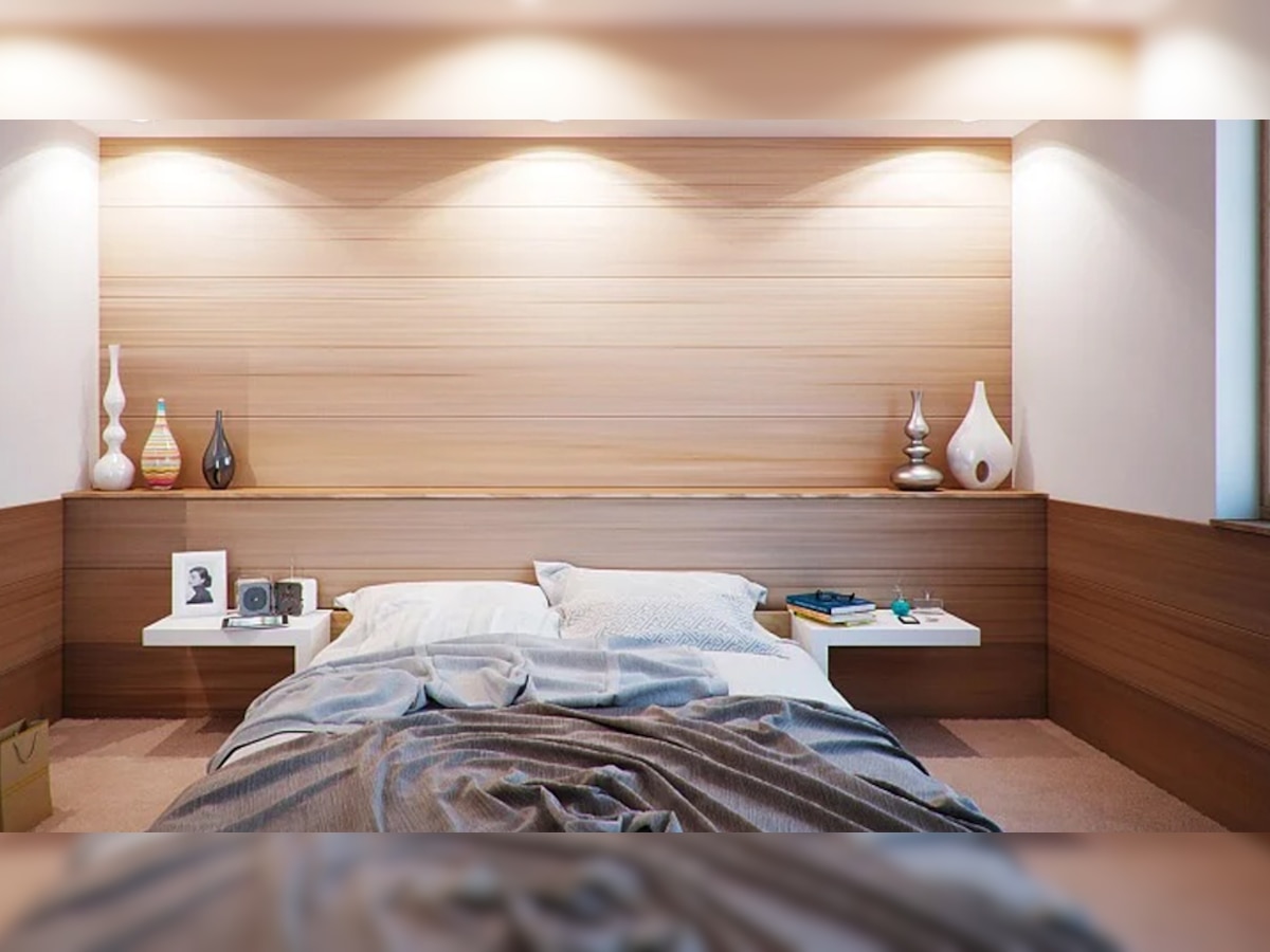 Bedroom Vastu Tips: वास्तु के मुताबिक ऐसा रखें बेडरूम, तभी घर में रहेगी सुख-शांति