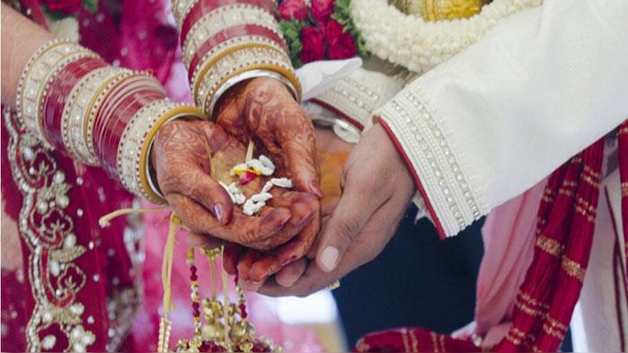 अगर किया है इंटर कास्ट मैरिज तो इस राज्य की सरकार करेगी मदद, मिलेंगे 5 लाख रुपए