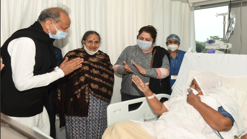 मुंबई से जयपुर लौटे CM गहलोत, EHCC अस्पताल पहुंच जैन साध्वी से पूछे हालचाल