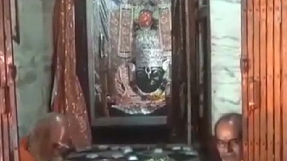 MP के इन प्रसिद्ध धार्मिक स्थलों पर नारियल और अगरबत्ती नहीं ले जा सकेंगे श्रद्धालु, जानिए क्या है कारण?