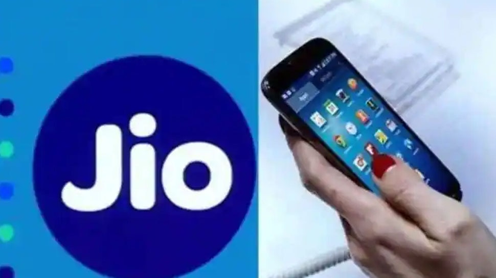 भारती एयरटेल और वोडाफोन के बाद अब Jio ने भी दिया झटका, महंगे किए प्री-पेड प्लान