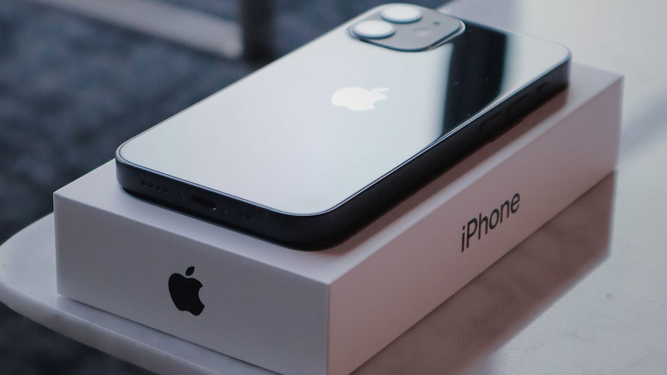 Flipkart Black Friday Sale के ऑफर ने मचाया तहलका! iPhone 12 है इतना सस्ता कि खरीदे बिना रह नहीं पाएंगे आप
