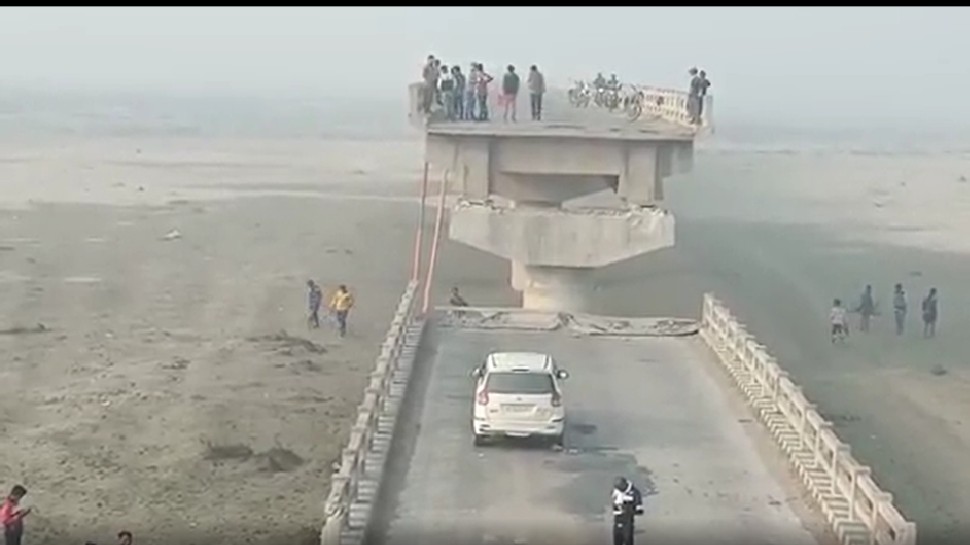 UP breaking news kolaghat bridge collapse in Shahjahanpur on Ramganga ...