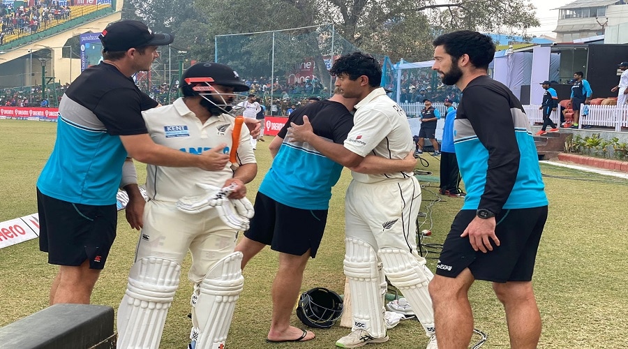 IND vs NZ: जानिए कौन हैं वे दो भारतवंशी जिन्होंने भारत के जबड़े से छीनी जीत